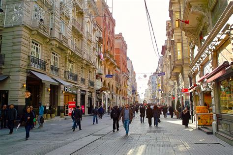 Улица Истикляль в Стамбуле: исторический и шоппинг-центр города