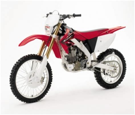 Its aesthetic style with disc brakes, which has been kept aside from any bike that has its own unique status. 2005 Honda CRF250X Specifications @ BikeMatrix.net