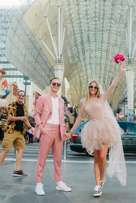 Crazy Pink Las Vegas Elopement · Rock n Roll Bride | Las vegas wedding