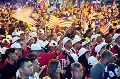 Malaysia national day parade 2016. 30,000 banjiri Padang Merdeka sempena Hari Malaysia ...