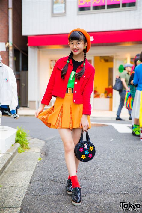 Harajuku Modelactress In Vintage Street Fashion W Channel Earrings