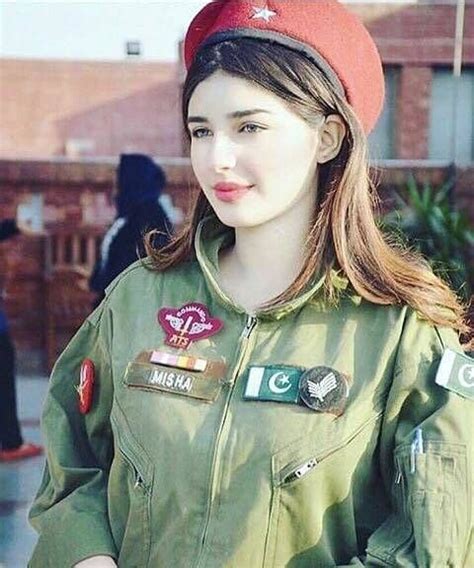 Most Pretty Female Soldiers 15 Most Beautiful Women In Uniform Female Soldier Army Women