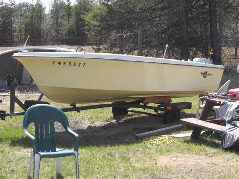 14 Foot Crestliner Fiberglass Boat And Trailer For Sale Outside Ottawa