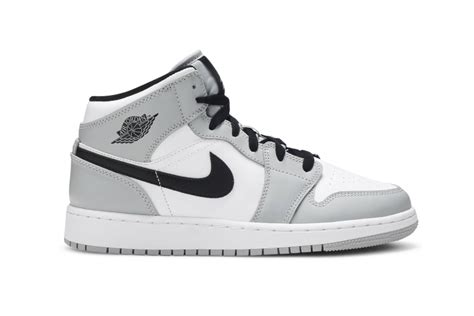 The concentric outsole provides traction. nike air jordan 1 mid smoke grey - kingshoes