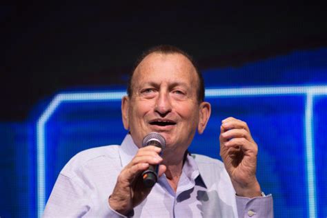 רון חולדאי, הרב מאיר מאזוז, שבת, חבד, משיח בכיכר, הדרה. רון חולדאי: זה מספר המנדטים שמפלגתו תקבל | סקר 103FM | מעריב