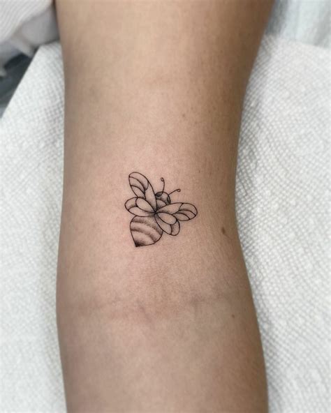 101 Best Bee Tattoo Ideas Youll Have To See To Believe Outsons