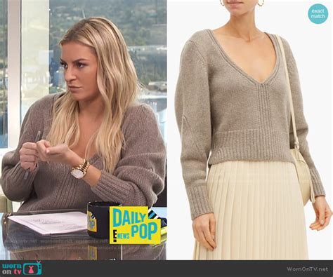 Wornontv Morgans V Neck Sweater On E News Daily Pop Morgan Stewart