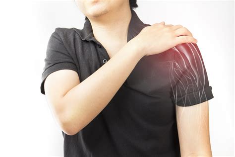 Was established in 1996 and is one of the most skilled spine practices in the greater new jersey/new. Chiropractor Eases Shoulder Pain - Comprehensive Spine and ...