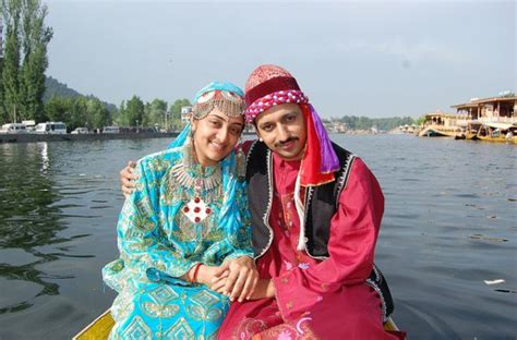 Traditional Dress Of Jammu And Kashmir With Pictures For Men And Women