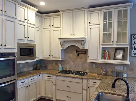 The glazed maple kitchen cabinets in. Kitchen Cabinets Highlighted in Van Dyke Brown Glaze ...