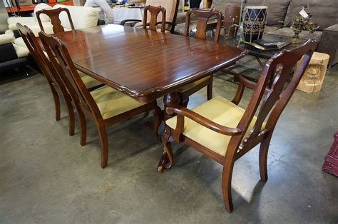 Mahogany Dining Table W 6 Chairs And Leaf