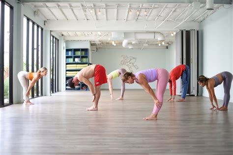 A Complete Guide On Vinyasa Yoga Learn About Poses Benefits More