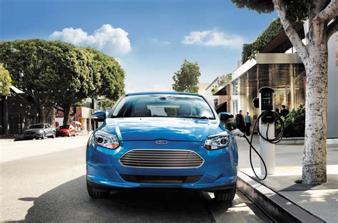 Ford Offers Free Charging For Employees With Ford Evs And Hybrids