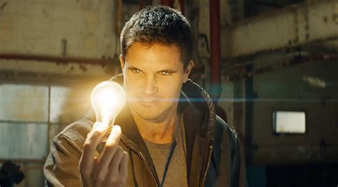 Robbie amell is a canadian actor who has appeared in number of tv shows and films. Robbie Amell Puts a Twist on the Superhero Genre With Sci ...