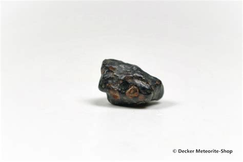Kohlige chondrite (gelesen 11051 mal). NWA 5950 Meteorit - 2,55 g kaufen | Decker Meteorite-Shop