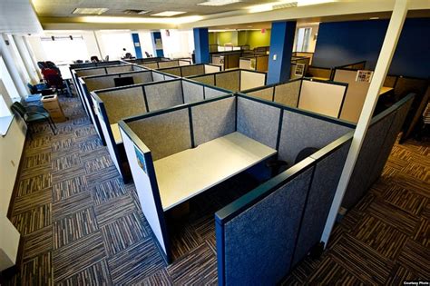 Office Cubicle Dwellers Build Walls For Privacy