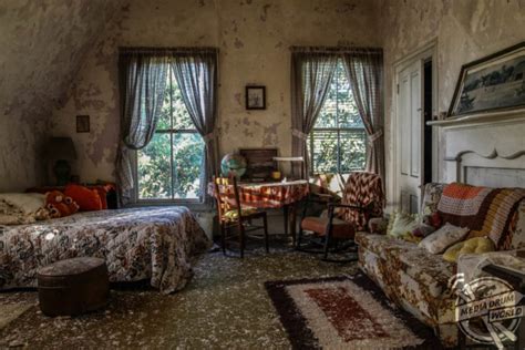 Eerie Mississippi Peek Inside The Abandoned Home Of A Notorious