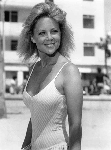 Sexy Lisa Hartman Black Boobs Pictures Uncover Her Awesome Body