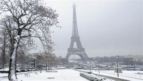 Biggest Snow In Paris In 31 Years