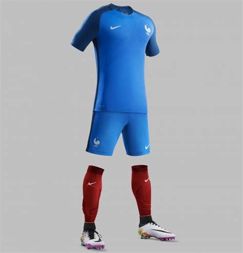 Djibril sidibe festeggia con il portiere di riserva alphonse areola la vittoria della coppa del. Maglie Nike Euro 2016, le divise di Francia, Inghilterra ...
