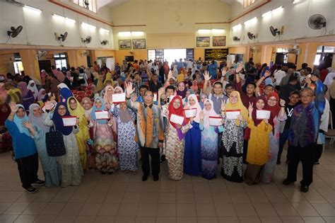 Senarai sekolah menengah terbaikdi malaysia berikut berdasarkan pencapaian keseluruhan sijil pelajaran malaysia. 10 Sekolah Terbaik SPM 2017 Bagi SBP & MRSM