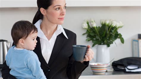 Why Hasnt The Working Mom Dialogue Evolved Yet Huffpost Canada Life