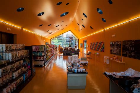 Renova Flagship Store And Theatre By Phyd Architecture Renovation