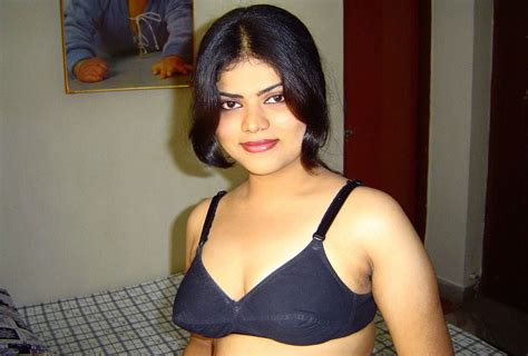 Desi Mallu Hot Actress Neha Nair Sexy Cleavage And Boobs Photo Telugu