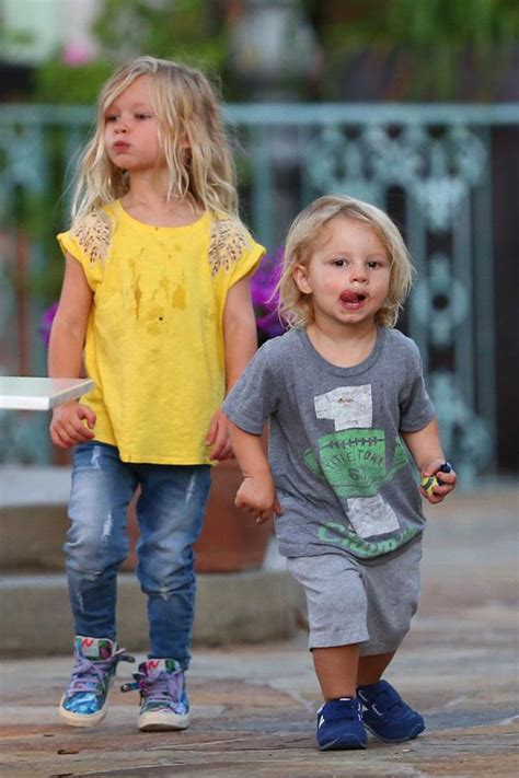 Too Cute Jessica Simpson S Daughter Maxwell And Son Ace Enjoy Dinner Out With Grandma 14 Aw