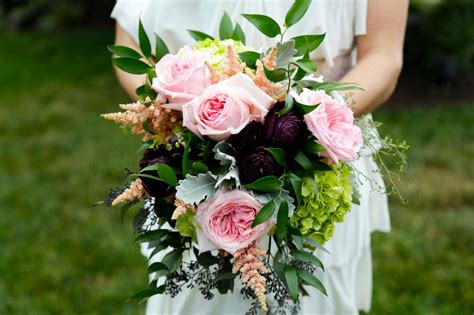 3 Diy Bridal Bouquets You Can Actually Make Yourself Hgtvs