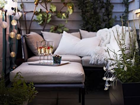 There is nothing worse than an empty balcony. 50+ Cozy Balcony Decorating Ideas