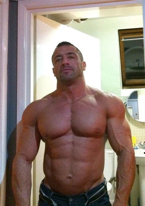 Bodybuilder Bodybuilding Muscular Muscles Posing Flex Flexing Anabolic