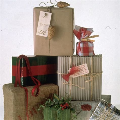 Des Paquets Cadeaux Dans Des Mat Riaux De R Cup Marie Claire Marie Claire Xmas Gift Wrapping