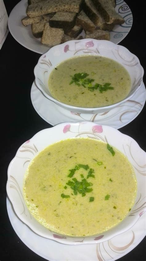 Kisarkan bahan yang dimasak tadi, kemudian masukkan ke. namakucella: SUP CENDAWAN BERKRIM..