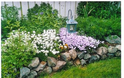 Flower Beds Are Cottage Style Gardens