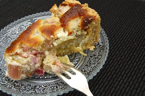 Rhabarberkuchen schwäbisch saftiger Genuss auf Mürbeteig