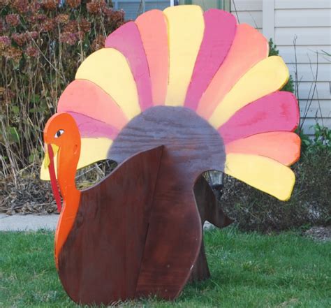 Yard art is the perfect way to liven up. thanksgiving yard decorations | Do it yourself and save: Crafty, DIY wooden turkey lawn ...