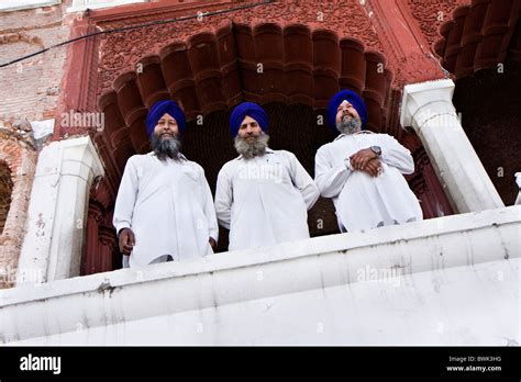 3 Sikh Guards Guarding The Golden Temple Amritsar Punjab India Stock
