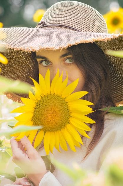 Premium Photo Young Girl In A Hat On A Field Of Sunflowers