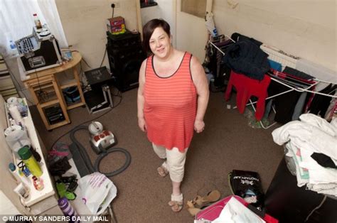 Benefit Streets White Dee Could Lose Benefits Says David Cameron