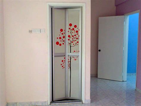 Pemasangan pintu lipat dorong yang pintunya menggunakan roda tunggal dan pastinya sangat hemat material dan biaya. 3Gkitchencabinet.blogspot.com: PINTU BILIK AIR (B-FOLD)