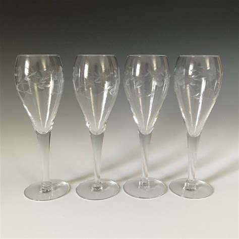 Set Of 4 Champagne Flutes Tulip Champagne Glasses Princess Etsy Tulip Champagne Glasses