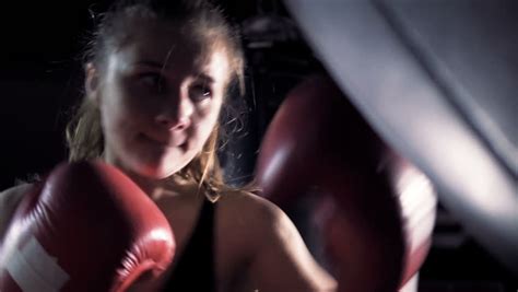 Female Boxing Knockout Videos De Stock Videoclips En K Y Hd Shutterstock