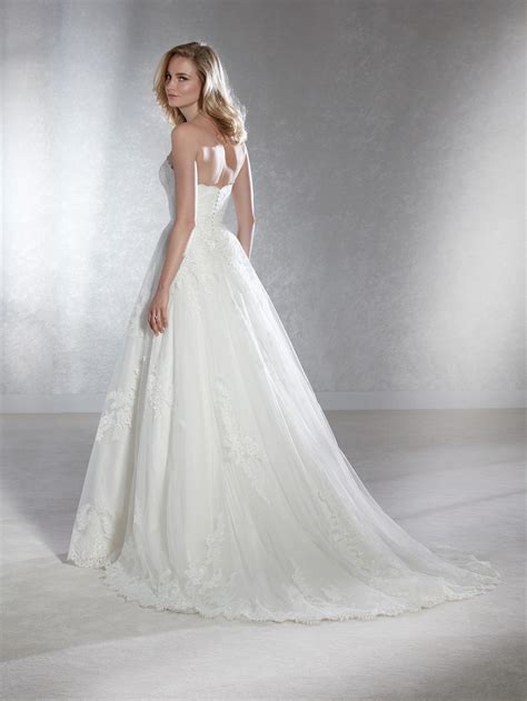 White One Fabiela Sample Wedding Dress Save 25 Stillwhite