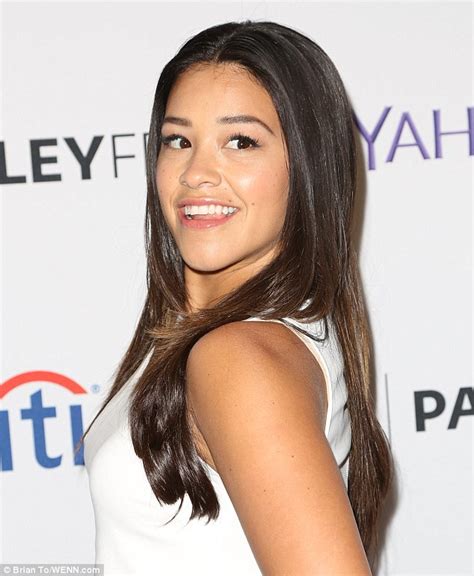 Gina Rodriguez Gets Emotional On Stage During Jane The Virgin Panel At
