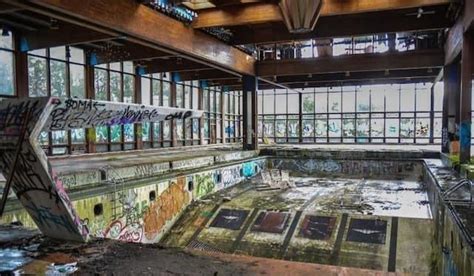 grossingers abandoned resort pool in catskills [640 x 373] r abandonedporn