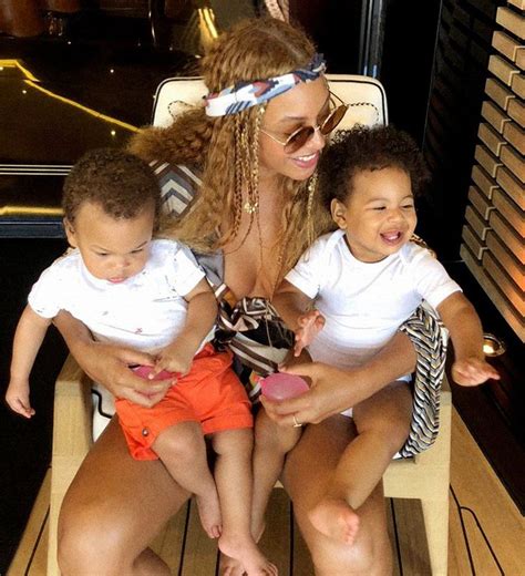 Beyoncé Finally Shares Pictures Of Twins Rumi And Sir Carter And Theyre Too Cute Beyonce Twin
