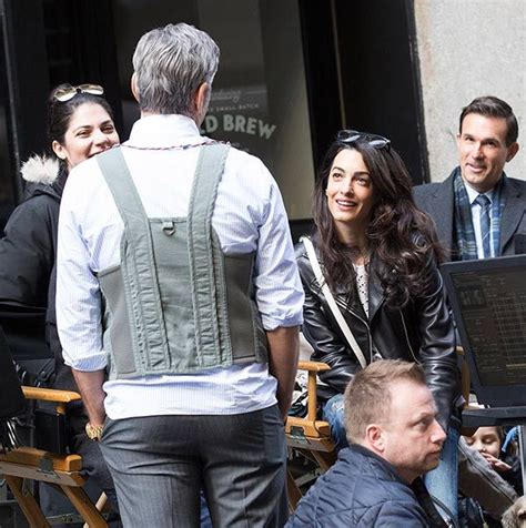 Amal Clooney Derrocha Estilo Y Amor En Su Visita Al Set Donde Filma Su