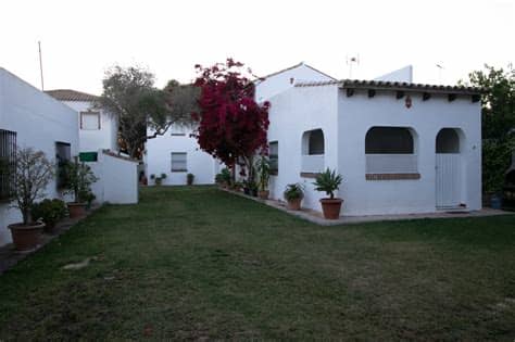 Both houses, completely independent, are part of a small complex of nine whitewashed houses and a beautiful el apartamento es un 10 en ubicación y tiene muchos detalles bonitos que nos hicieron sentir en casa. Casa Isabel, casas de alquiler en Caños de Meca, situado ...