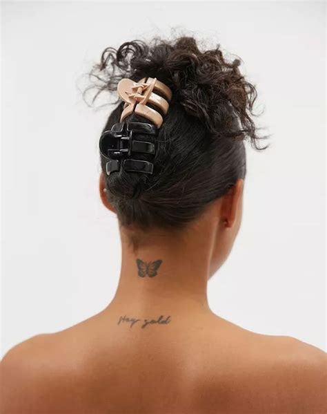 11 Easy Claw Clip Hairstyles To Try In 2021 Purewow